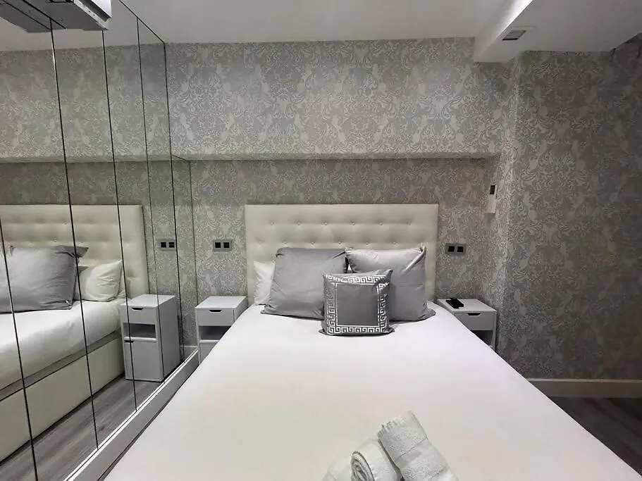 Duplex Para 8 Personas Con Sauna Jacuzzi Y Cine Apartment Madrid Spain