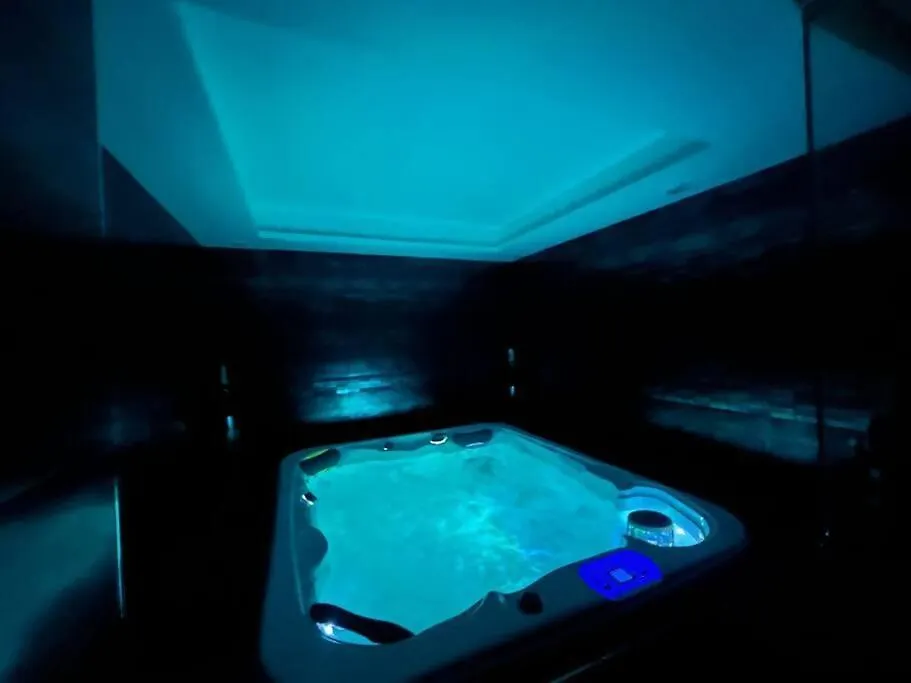 Duplex Para 8 Personas Con Sauna Jacuzzi Y Cine Apartment Madrid