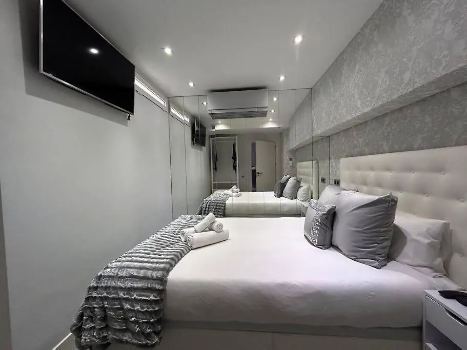 Duplex Para 8 Personas Con Sauna Jacuzzi Y Cine Apartment Madrid