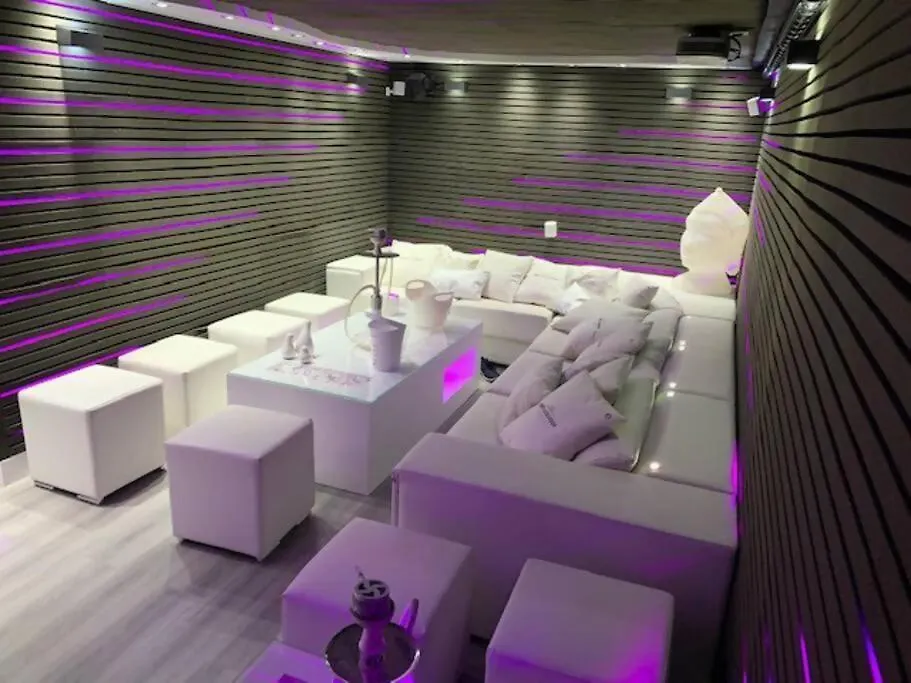 Duplex Para 8 Personas Con Sauna Jacuzzi Y Cine Apartment Madrid Spain