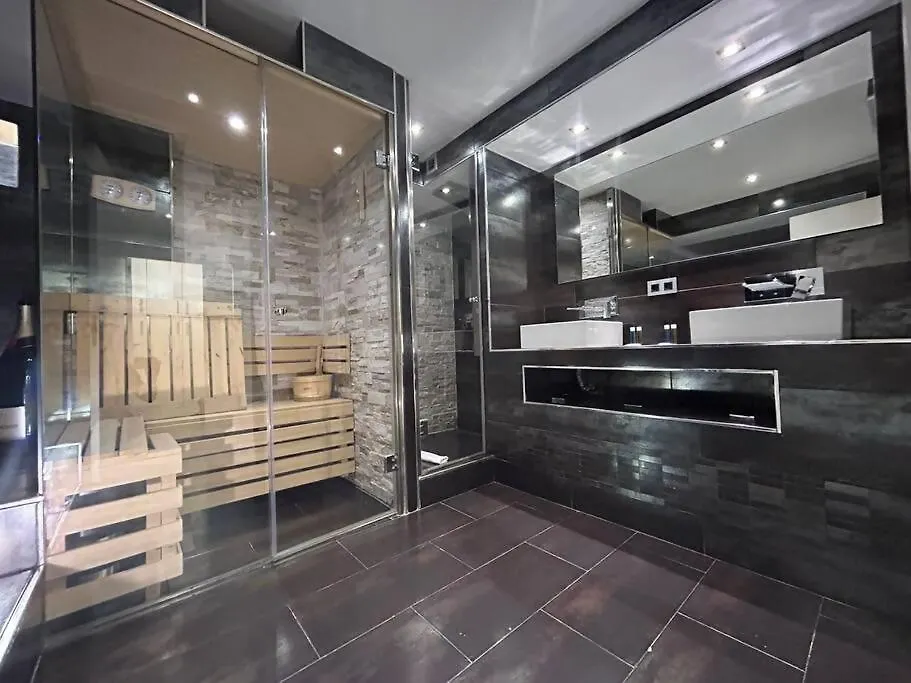 Duplex Para 8 Personas Con Sauna Jacuzzi Y Cine Apartment Madrid