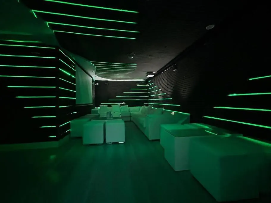 Duplex Para 8 Personas Con Sauna Jacuzzi Y Cine Apartment Madrid