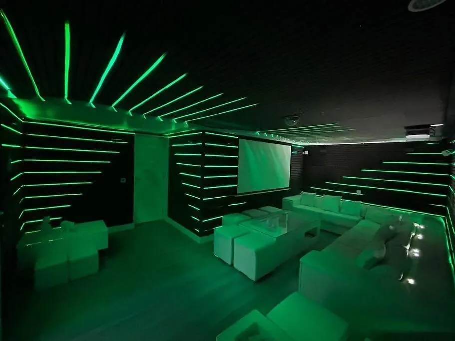 Duplex Para 8 Personas Con Sauna Jacuzzi Y Cine Apartment Madrid Spain