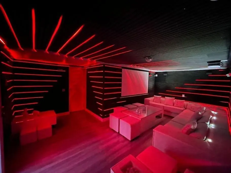 Duplex Para 8 Personas Con Sauna Jacuzzi Y Cine Apartment Madrid 0*,  Spain