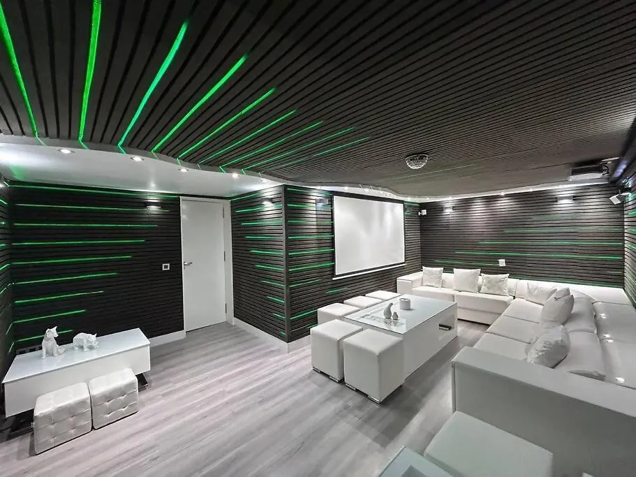 Duplex Para 8 Personas Con Sauna Jacuzzi Y Cine Apartment Madrid